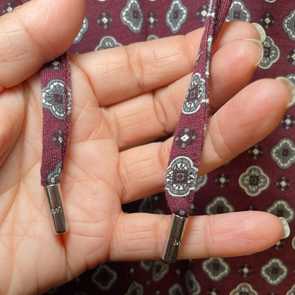 Michael Michael Kors Burgundy Geometric Print V-Neck Long Sleeve Top sz 3X - Picture 3 of 9